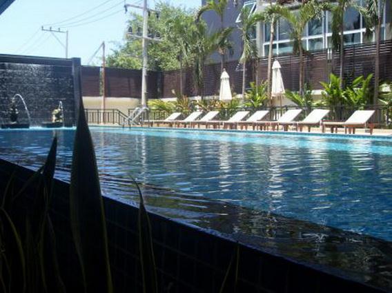 Condominium for rent Prime Suites Pattaya showing the communal pool Condominium for rent Prime Suites Pattaya showing the communal pool
