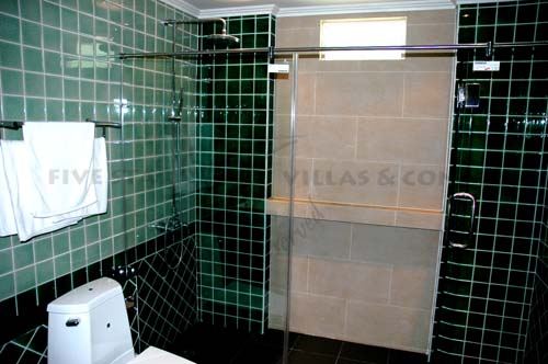 Condominium for rent in Jomtien showing the bathroom Condominium for rent in Jomtien showing the bathroom