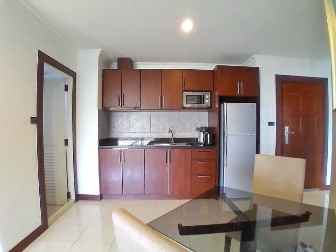 Condominium for rent Pattaya showing the dining and kitchen areas Condominium for rent Pattaya showing the dining and kitchen areas