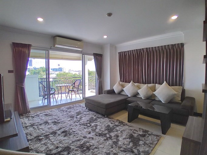Condominium for rent Pattaya showing the living area and balcony Condominium for rent Pattaya showing the living area and balcony