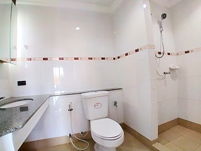 Condominium for rent Pattaya showing the master bathroom Condominium for rent Pattaya showing the master bathroom