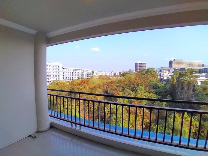Condominium for rent Pattaya showing the second bedroom balcony Condominium for rent Pattaya showing the second bedroom balcony