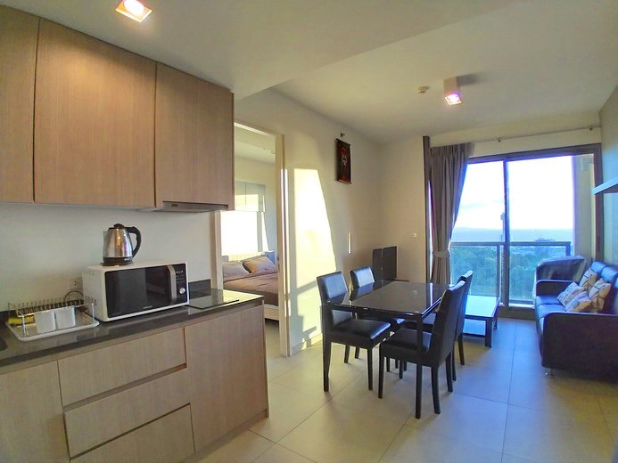 Condominium for rent UNIXX South Pattaya showing the kitchen, dining and living areas Condominium for rent UNIXX South Pattaya showing the kitchen, dining and living areas