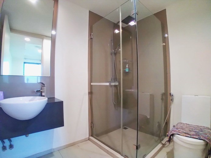 Condominium for rent UNIXX South Pattaya showing the second bathroom Condominium for rent UNIXX South Pattaya showing the second bathroom