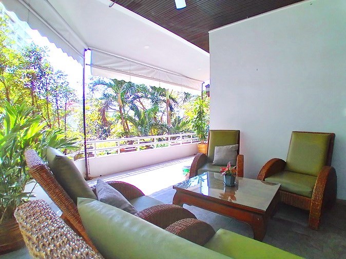 Condominium for sale Jomtien showing the balcony Condominium for sale Jomtien showing the balcony