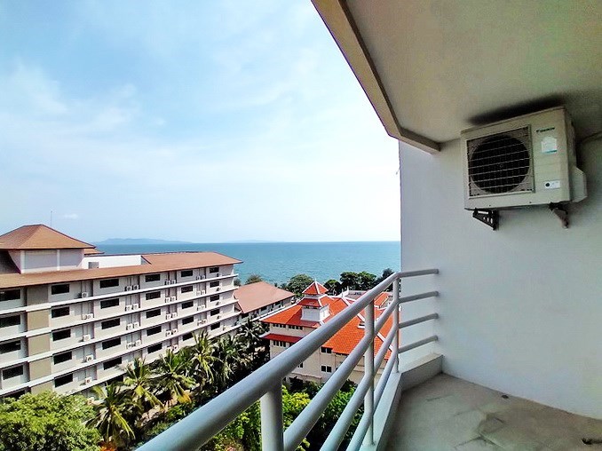Condominium for sale Jomtien showing the bedroom balcony Condominium for sale Jomtien showing the bedroom balcony