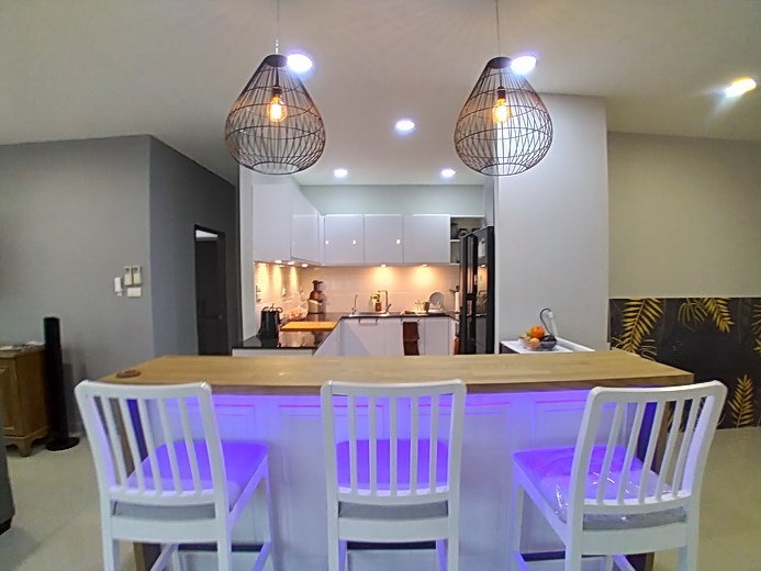 Condominium for sale Jomtien showing the breakfast bar Condominium for sale Jomtien showing the breakfast bar