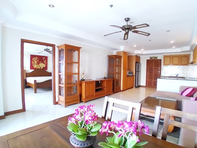 Condominium for sale Jomtien showing the dining area Condominium for sale Jomtien showing the dining area