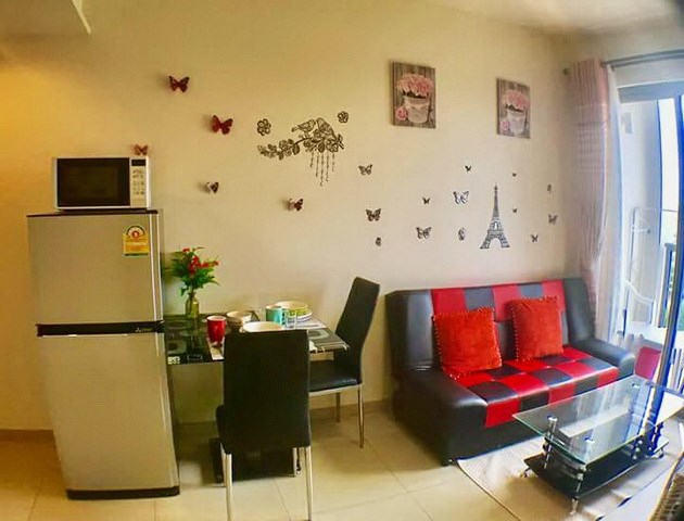 Condominium for sale UNIXX South Pattaya showing the dining area Condominium for sale UNIXX South Pattaya showing the dining area