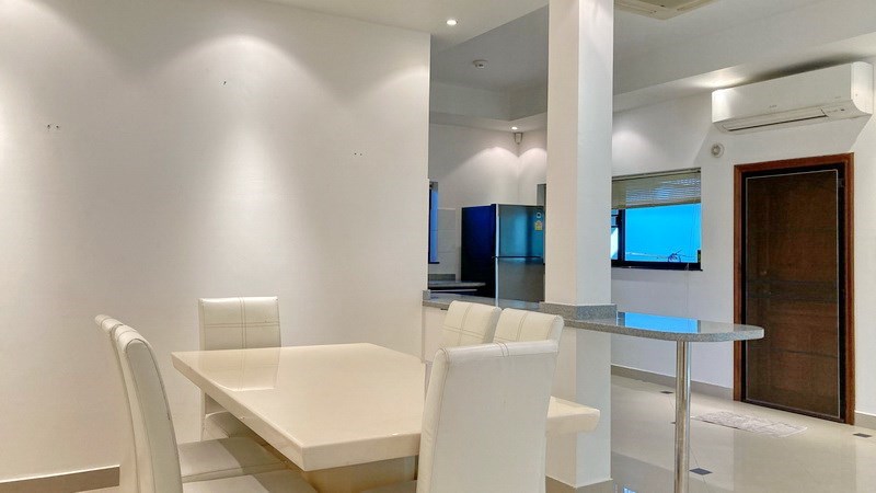 House for rent Jomtien Park Villas showing the dining area and breakfast bar House for rent Jomtien Park Villas showing the dining area and breakfast bar