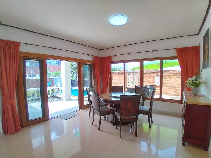 House for rent Jomtien showing the dining area House for rent Jomtien showing the dining area