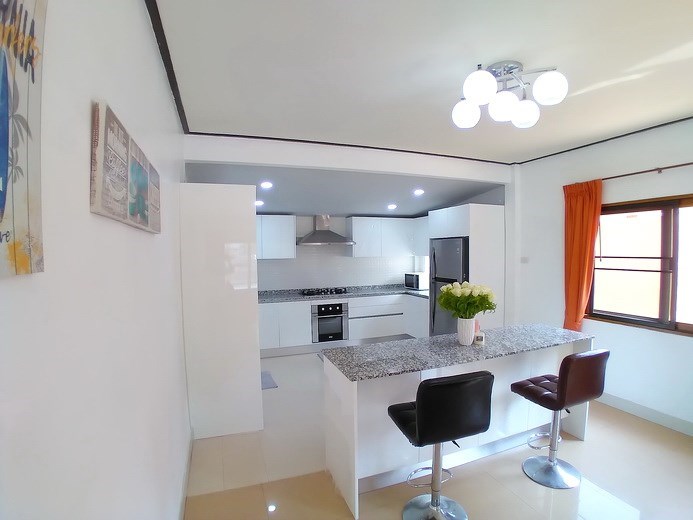 House for rent Jomtien showing the kitchen and breakfast bar House for rent Jomtien showing the kitchen and breakfast bar
