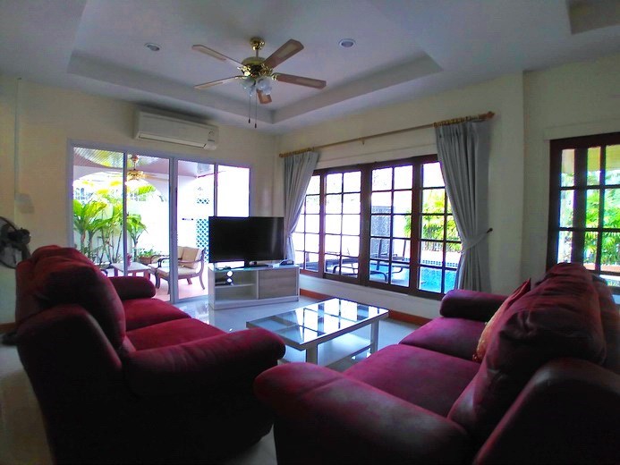 House for rent Jomtien showing the living area House for rent Jomtien showing the living area