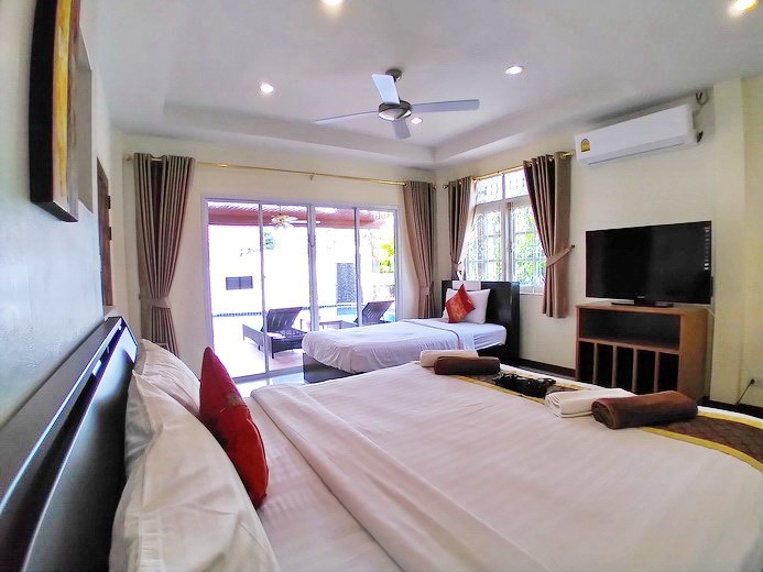 House for rent Jomtien showing the master bedroom pool view House for rent Jomtien showing the master bedroom pool view