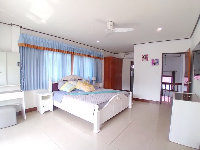 House for rent Jomtien showing the master bedroom suite House for rent Jomtien showing the master bedroom suite