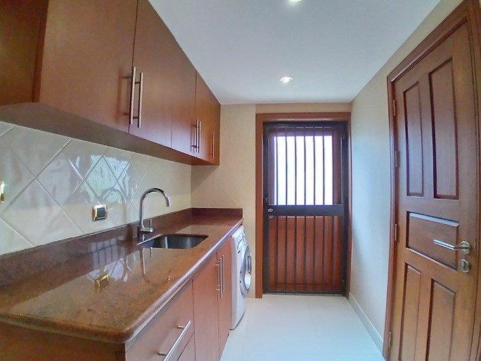 House for rent Jomtien showing the utility area with guest bathroom House for rent Jomtien showing the utility area with guest bathroom