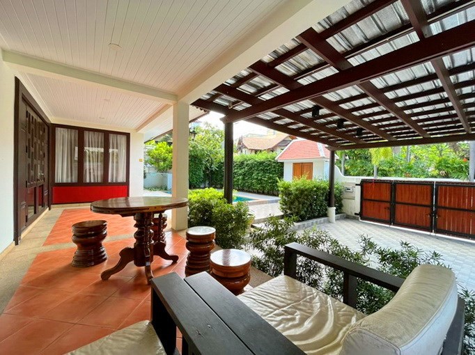 House for rent Central Pattaya showing the covered terrace House for rent Central Pattaya showing the covered terrace