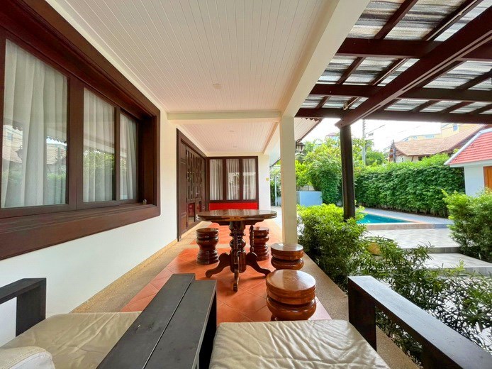House for rent Central Pattaya showing the covered terrace and pool House for rent Central Pattaya showing the covered terrace and pool