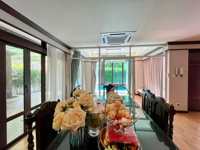 House for rent Central Pattaya showing the dining and office areas House for rent Central Pattaya showing the dining and office areas