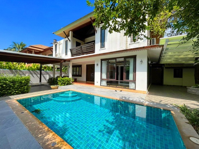 House for rent Central Pattaya showing the house, terrace and pool House for rent Central Pattaya showing the house, terrace and pool