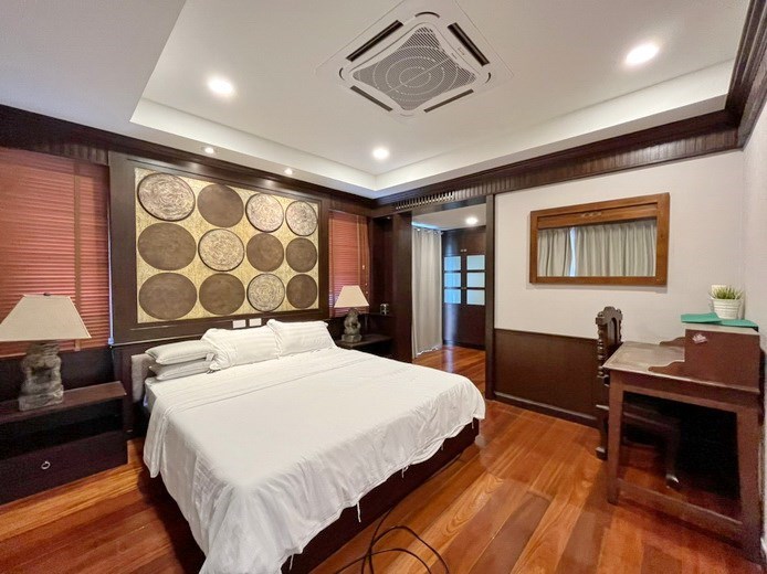 House for rent Central Pattaya showing the master bedroom suite House for rent Central Pattaya showing the master bedroom suite