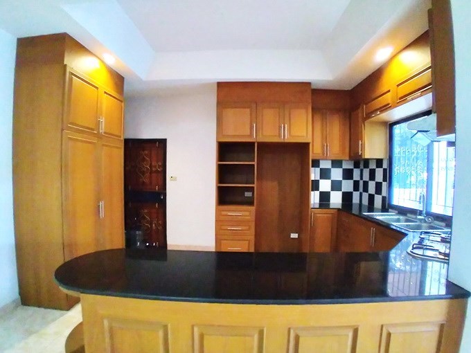 House for sale Pattaya showing the kitchen House for sale Pattaya showing the kitchen