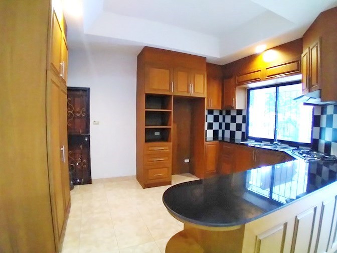 House for sale Pattaya showing the kitchen area House for sale Pattaya showing the kitchen area