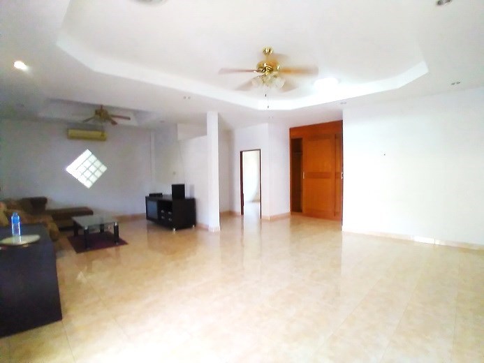 House for sale Pattaya showing the open plan living area House for sale Pattaya showing the open plan living area