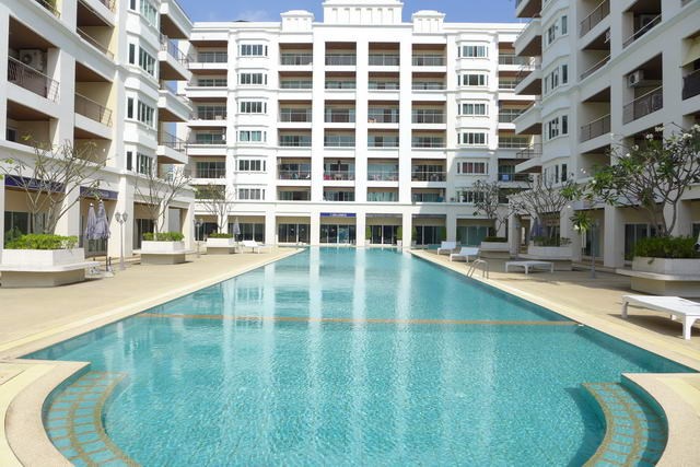 Condominium For Rent Jomtien showing the condo and pool Condominium For Rent Jomtien showing the condo and pool