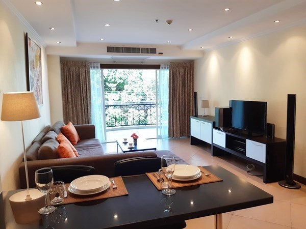 Condominium for rent Jomtien showing the dining, living and balcony Condominium for rent Jomtien showing the dining, living and balcony