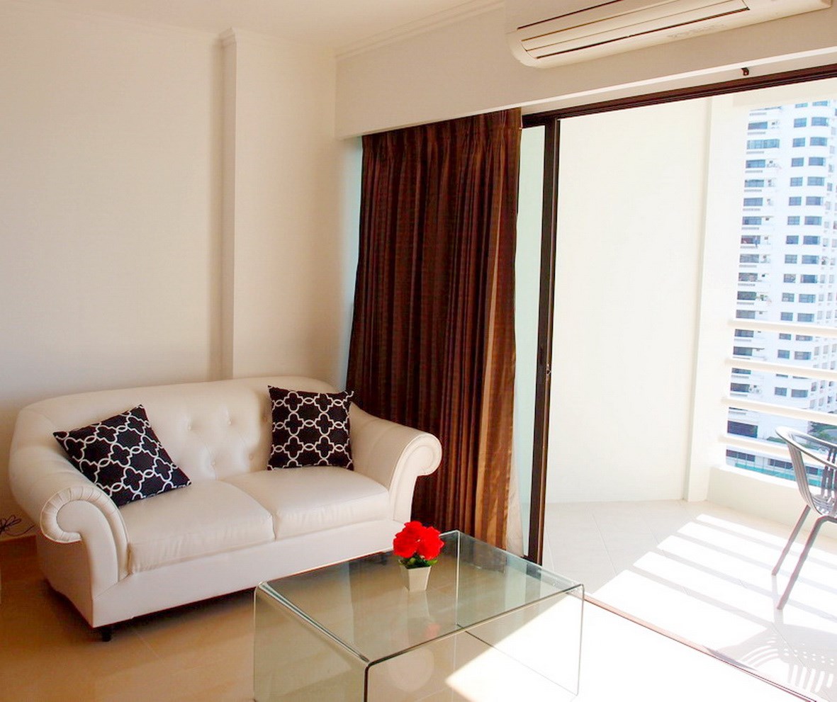 Condominium for rent Jomtien showing the living area Condominium for rent Jomtien showing the living area