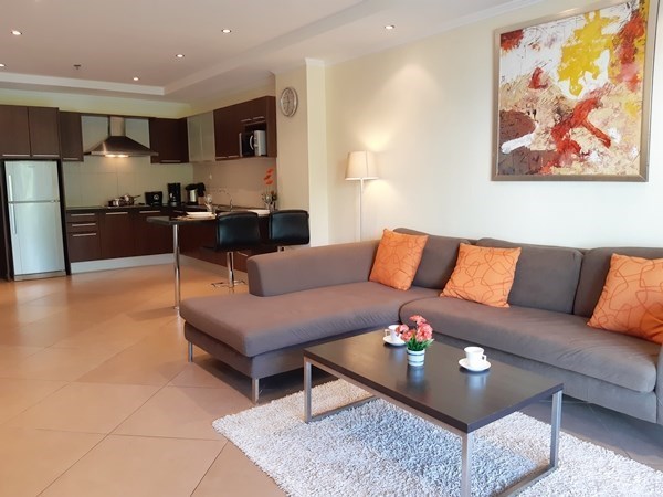Condominium for rent Jomtien showing the living, dining and kitchen areas Condominium for rent Jomtien showing the living, dining and kitchen areas