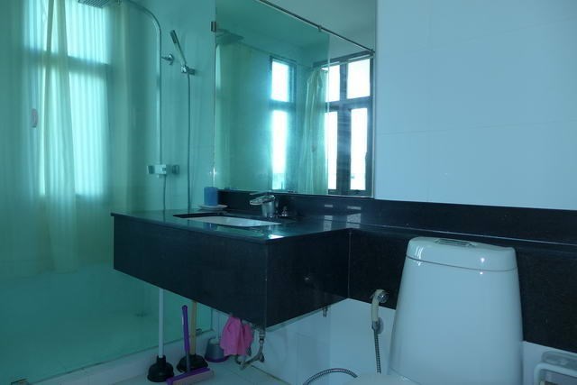 Condominium For Rent Pattaya showing the master bathroom Condominium For Rent Pattaya showing the master bathroom