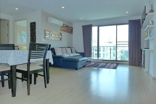 Condominium For Rent Pattaya showing the dining and living araes Condominium For Rent Pattaya showing the dining and living araes