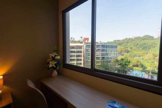 Condominium for rent UNIXX South Pattaya showing the office area and view Condominium for rent UNIXX South Pattaya showing the office area and view