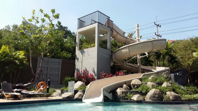 Condominium for rent UNIXX South Pattaya showing the communal pool Condominium for rent UNIXX South Pattaya showing the communal pool