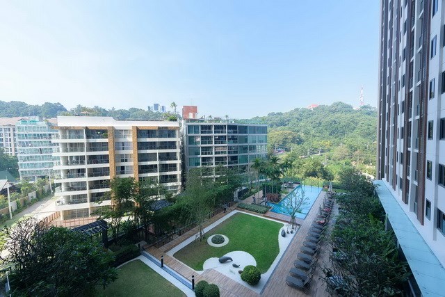 Condominium for rent UNIXX South Pattaya showing the balcony view Condominium for rent UNIXX South Pattaya showing the balcony view