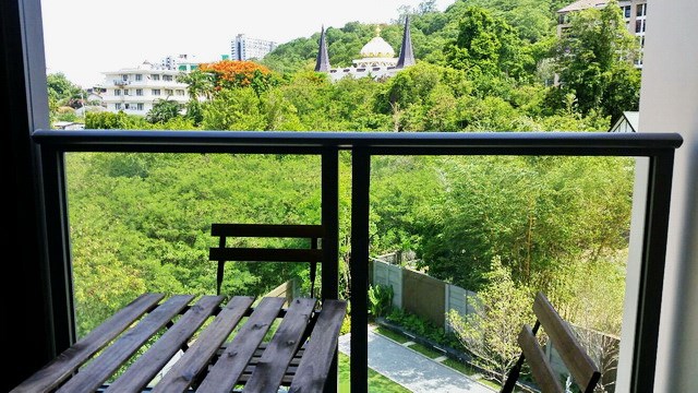 Condominium for rent UNIXX South Pattaya showing the balcony and view Condominium for rent UNIXX South Pattaya showing the balcony and view