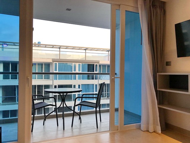Condominium for rent Pattaya showing the balcony Condominium for rent Pattaya showing the balcony