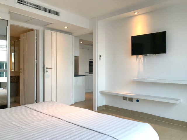 Condominium for rent Pattaya showing the bedroom with TV Condominium for rent Pattaya showing the bedroom with TV