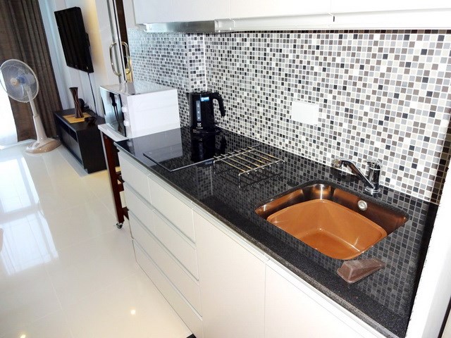 Condominium For Rent Pattaya showing the kitchen area Condominium For Rent Pattaya showing the kitchen area