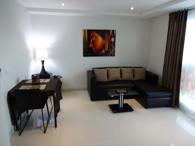 Condominium for rent South Pattaya showing the living and dining areas Condominium for rent South Pattaya showing the living and dining areas