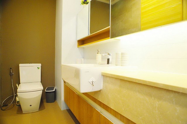 Condominium for sale Jomtien showing the bathroom Condominium for sale Jomtien showing the bathroom