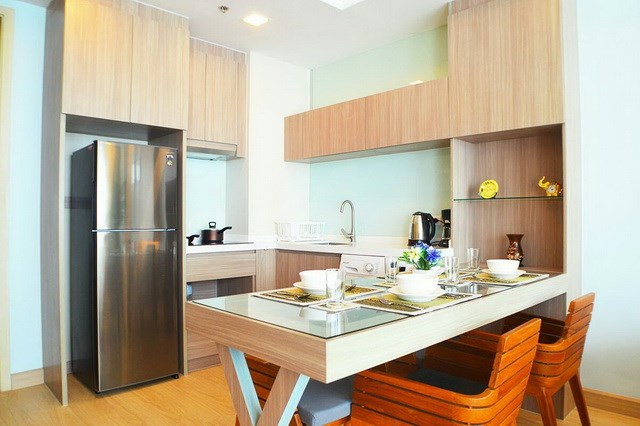 Condominium for sale Jomtien showing the dining and kitchen areas Condominium for sale Jomtien showing the dining and kitchen areas