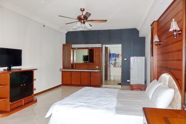 Condominium for sale Jomtien showing the open plan studio Condominium for sale Jomtien showing the open plan studio