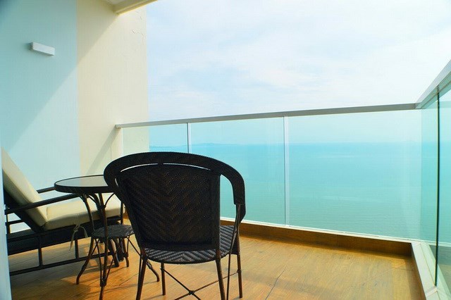 Condominium for sale Jomtien showing the uninterrupted sea view Condominium for sale Jomtien showing the uninterrupted sea view