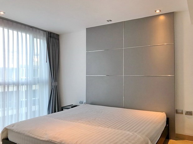 Condominium for sale Central Pattaya showing the bedroom furniture Condominium for sale Central Pattaya showing the bedroom furniture