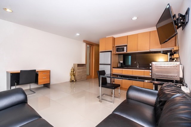 Condominium for sale Jomtien Pattaya showing the living, dining and kitchen areas Condominium for sale Jomtien Pattaya showing the living, dining and kitchen areas