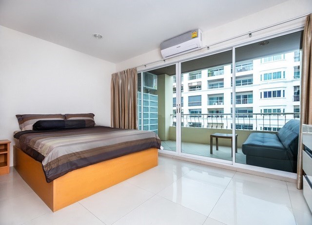 Condominium for sale Jomtien Pattaya showing the sleeping area and balcony Condominium for sale Jomtien Pattaya showing the sleeping area and balcony