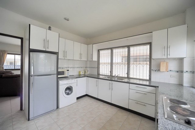 House for rent Jomtien Pattaya showing the kitchen House for rent Jomtien Pattaya showing the kitchen